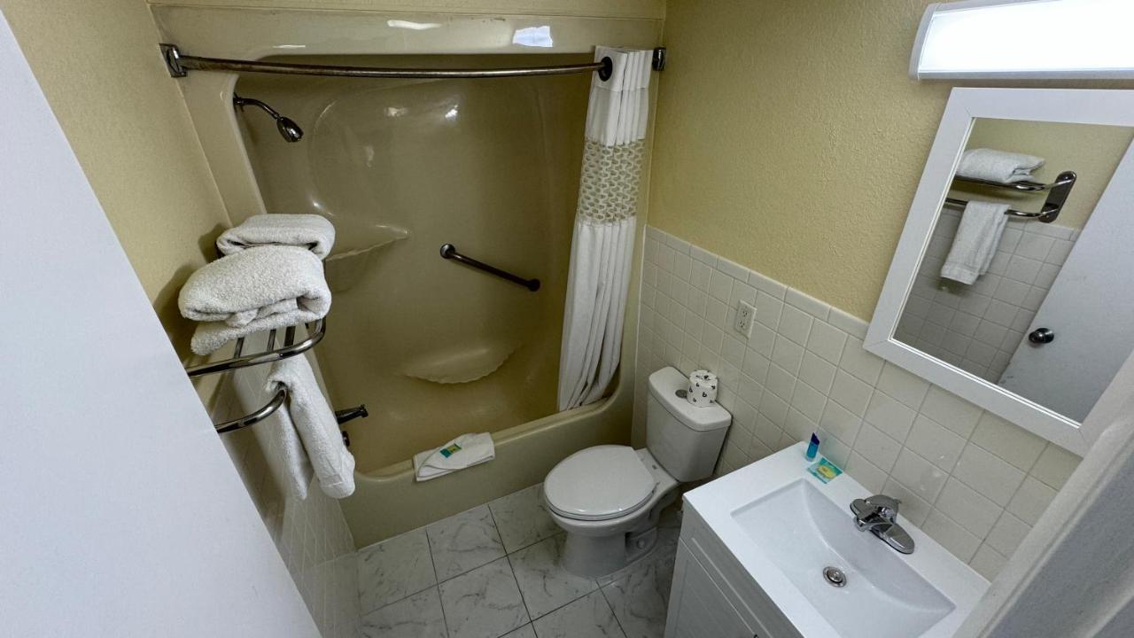 America Best Value Inn New London Esterno foto